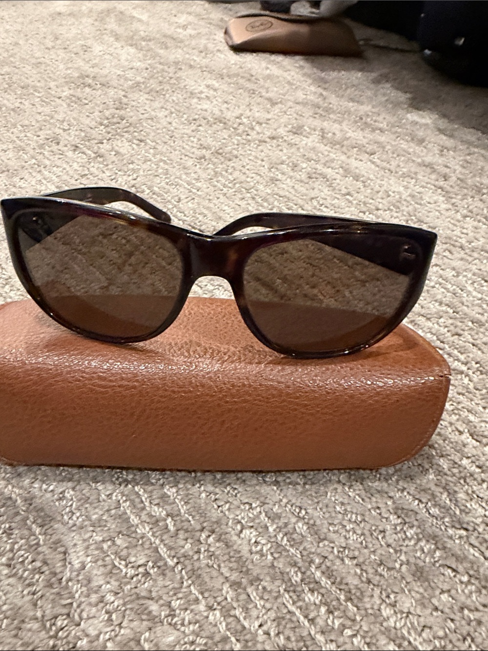 Tory Burch Brown Tortoiseshell Sunglasses with Gold Logo - Picture 2 of 2